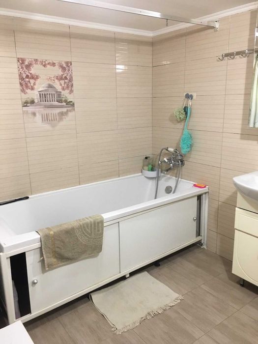 Великий будинок з сучасним ремонтом в Гребінках