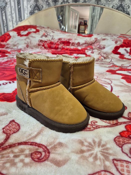 Дитячі непромокаючі уги