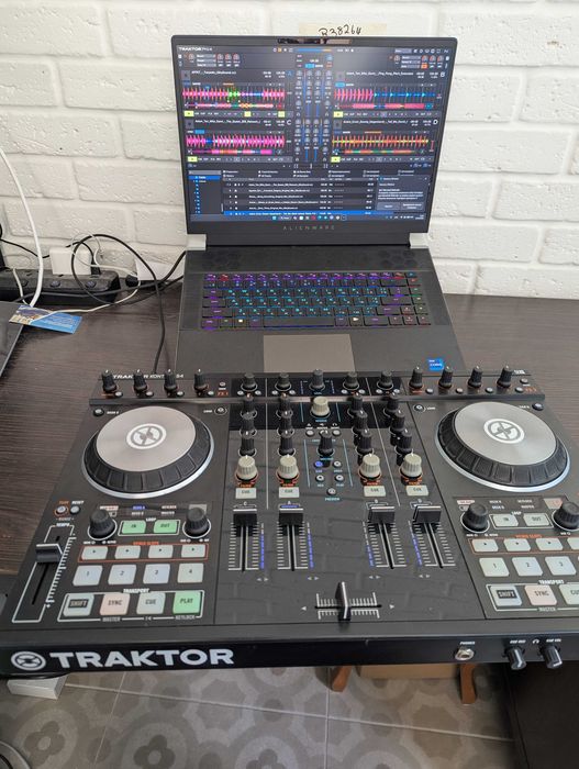 DJ-контроллер пульт Native Instruments Traktor Kontrol S4 MK2