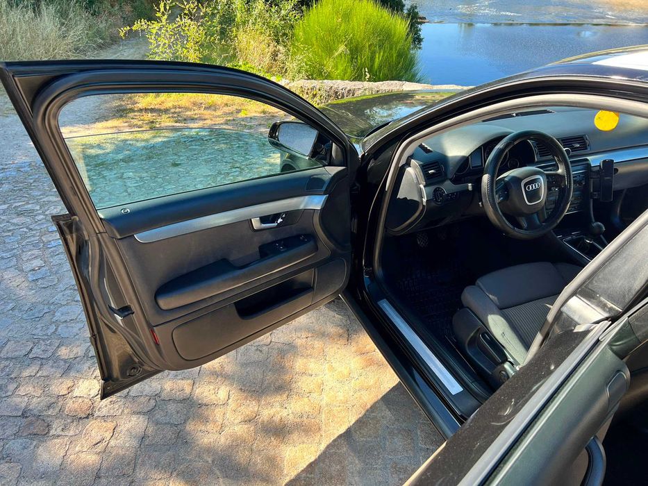 AUDI A4 2.0 TDI 140CV+ - Pronta a comer quilómetros.