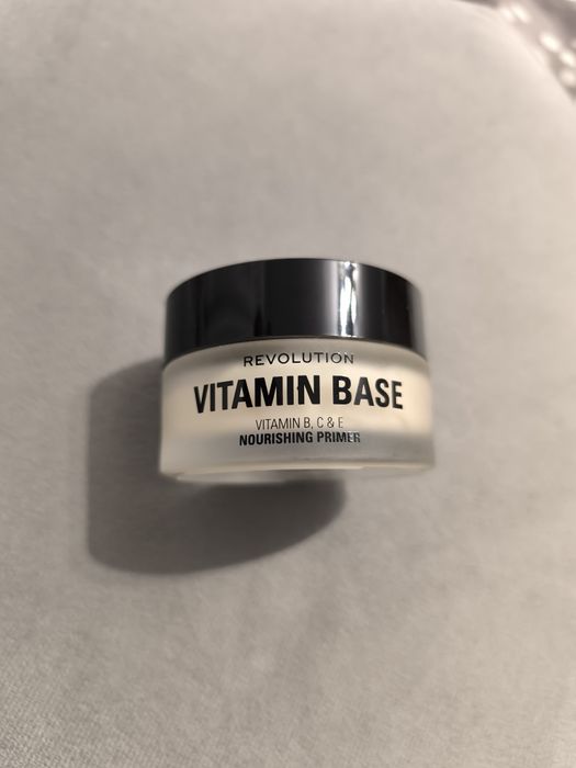 Revolution nawilżająca baza witaminowa. 25ml.