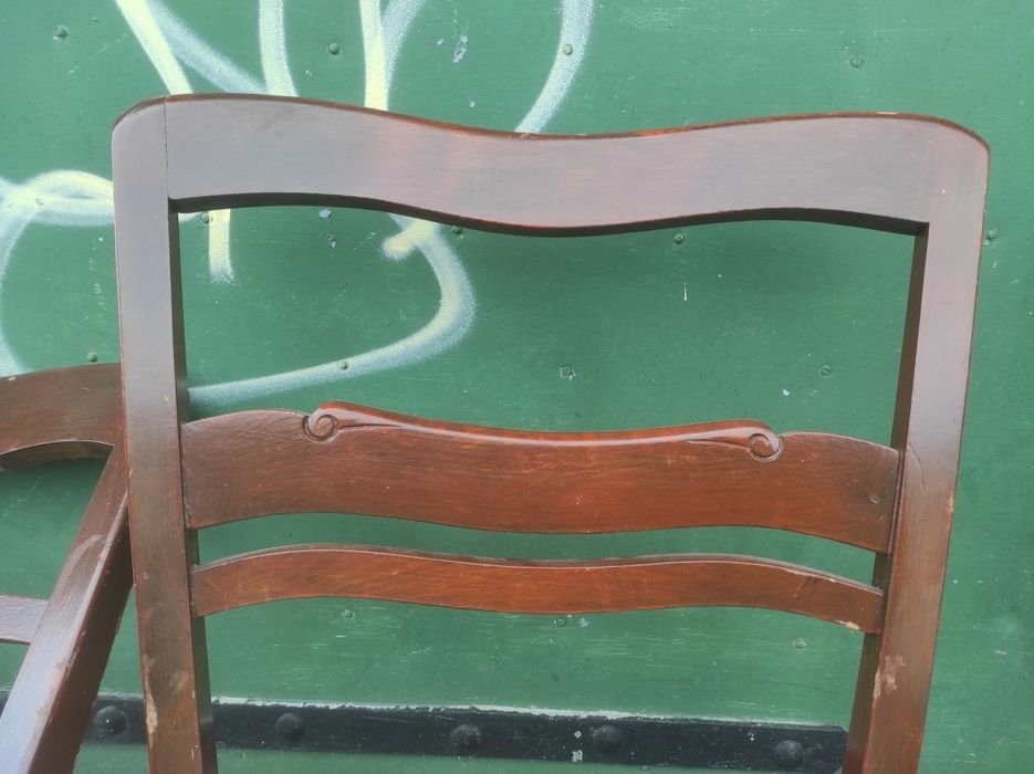 Krzesła na sprężynach okres PRL Cena za 3 sztuki