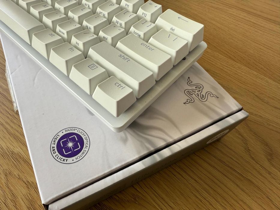 Razer Huntsman Mini (Branco) - Purple switches