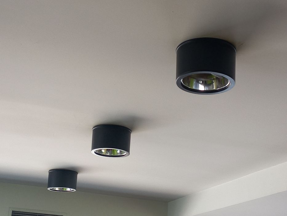 Focos de teto salientes