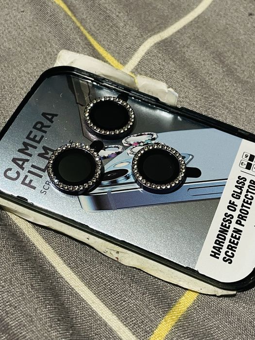 Захисне скло на камери iPhone 14 Pro з білими камінчиками