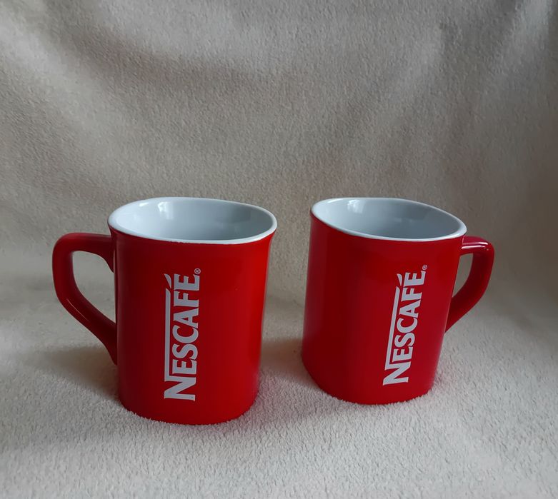Dwa kubki Nescafe