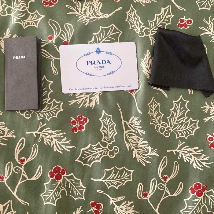 Очки Prada Sunglasses