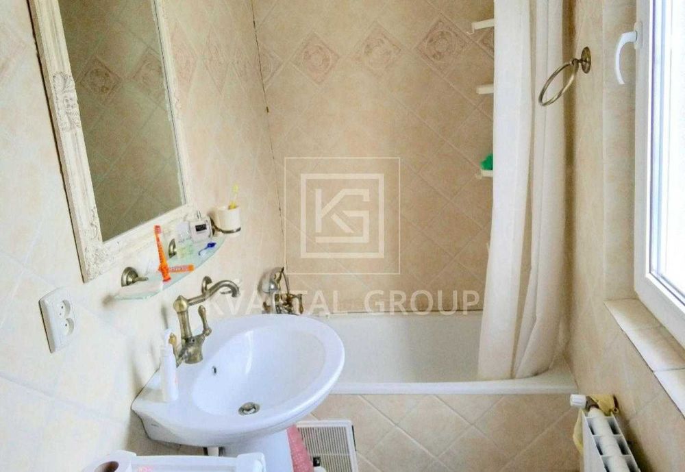 Затишний будинок із каміном, терасою та 12 сотками біля лісу