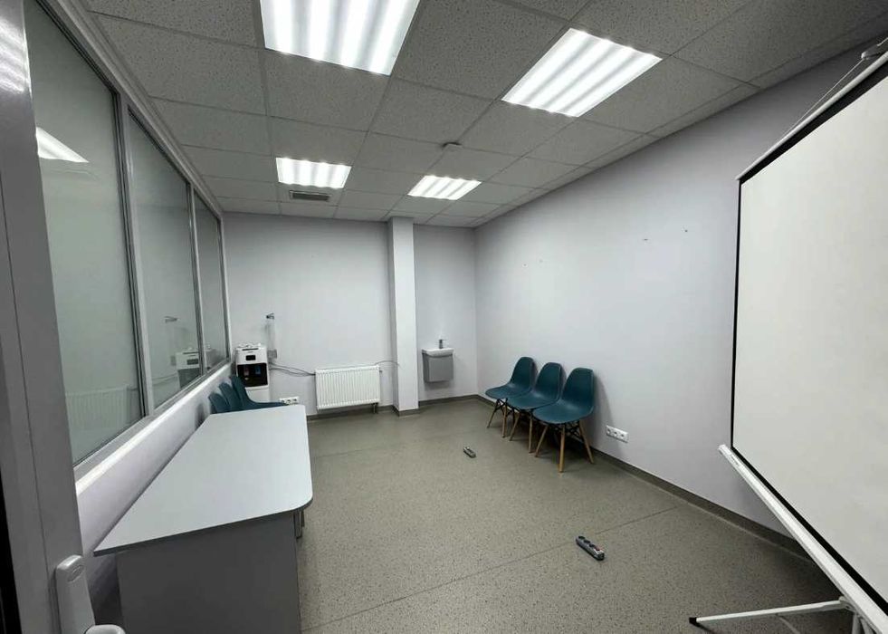 108м2 Володимира Івасюка 8. Будь-який вид діяльності.