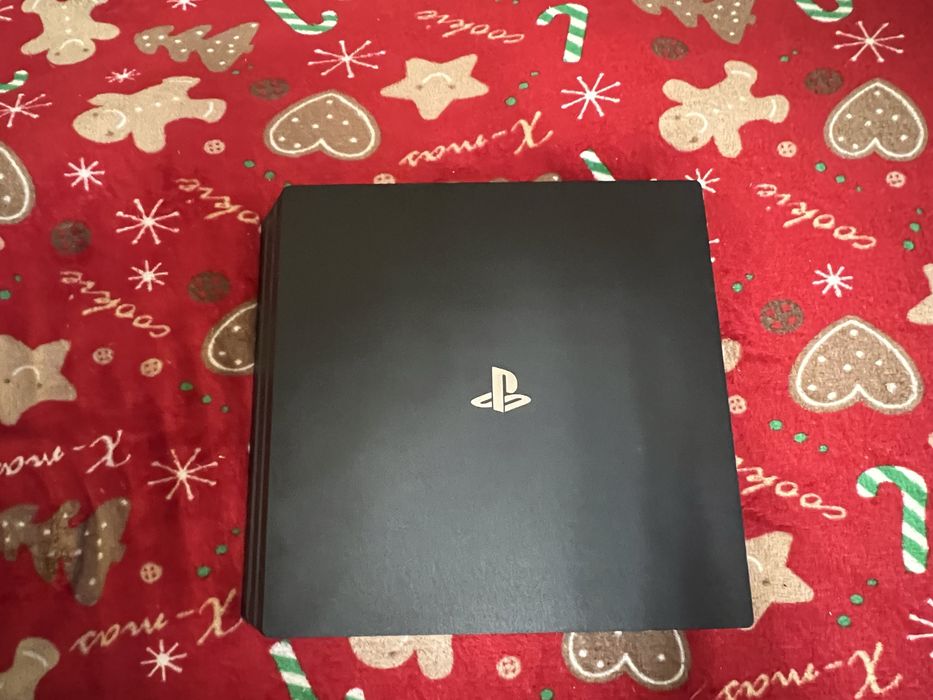 PS4 Pro(1tb) +4 гри в комплекті