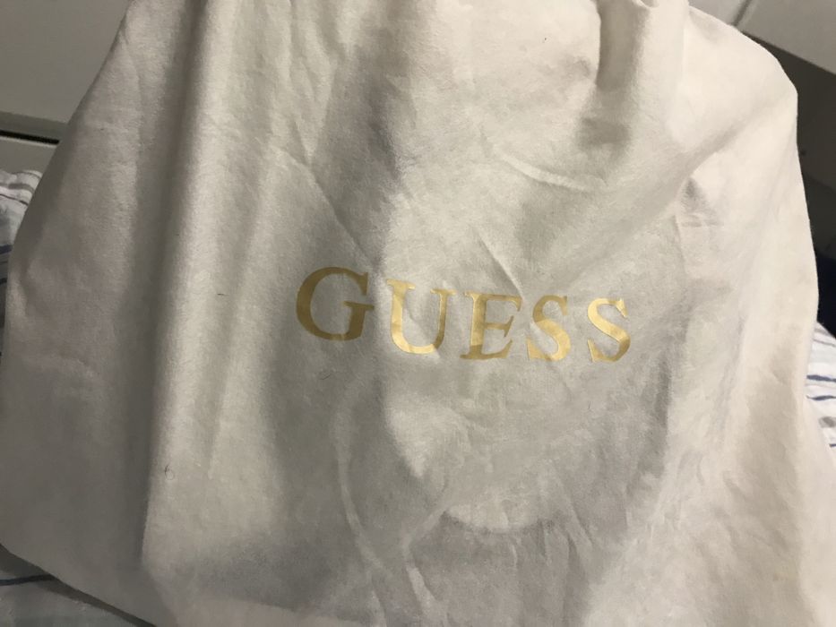 Bolsa Feminina Branca Guess Original – Elegante e Espaçosa