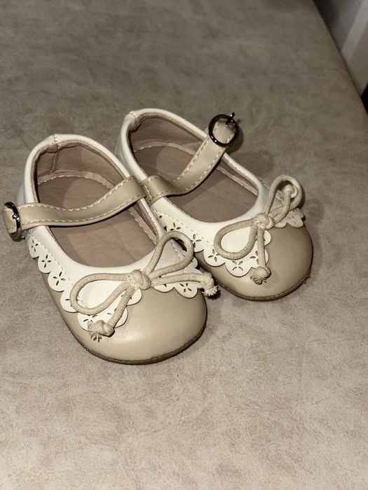 Дитячя взуття на дівчинку
