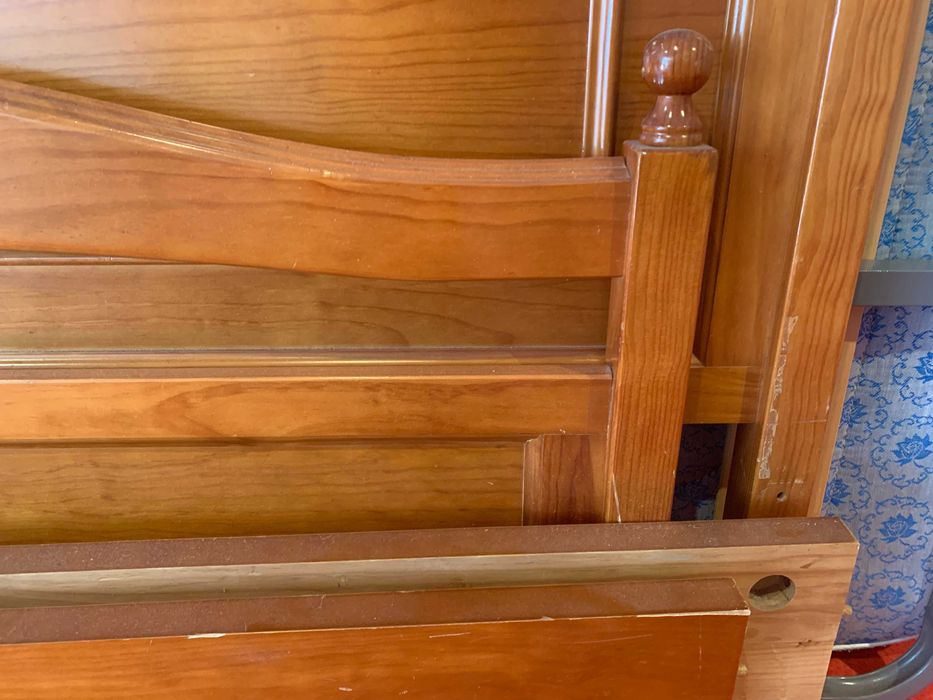 Cama de casal em madeira + estrado