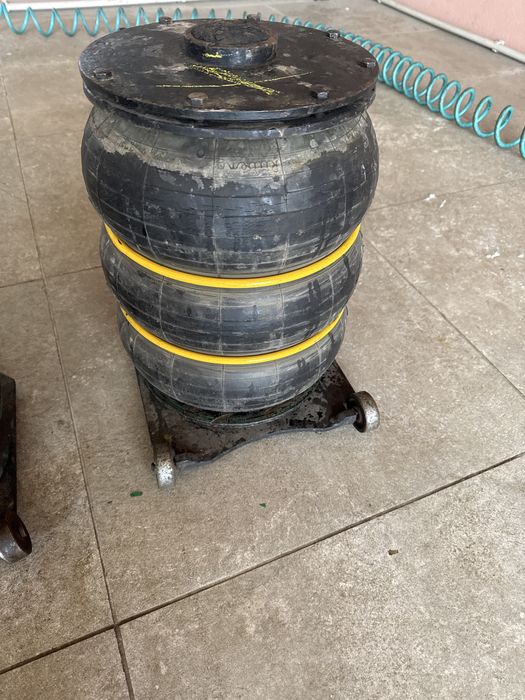 Пневмодомкрат підкатний