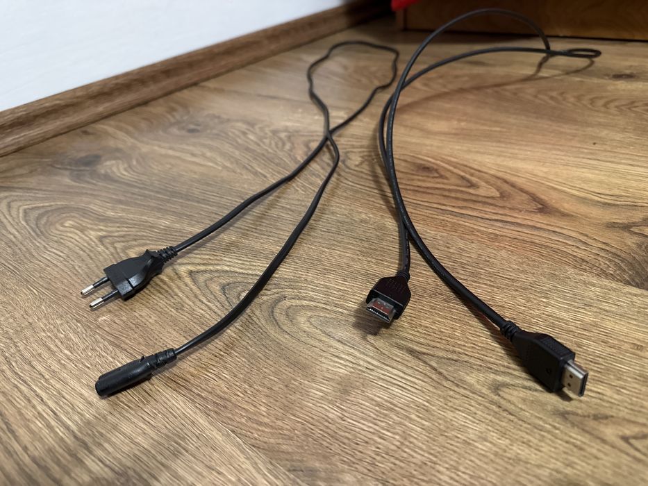 Ps4 slime 500gb 2 pady+2gry