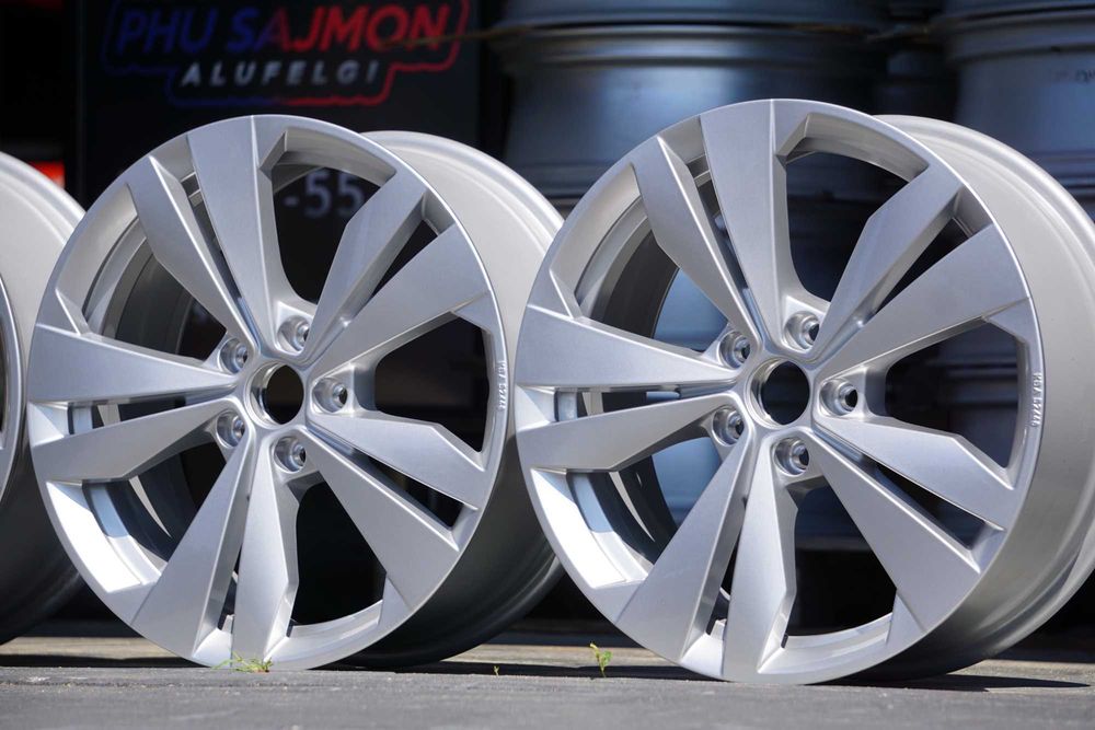 Alufelgi oryginał VW 5x112 7,5Jx18 et50 cb57,1 srebrne jak nowe 2022r