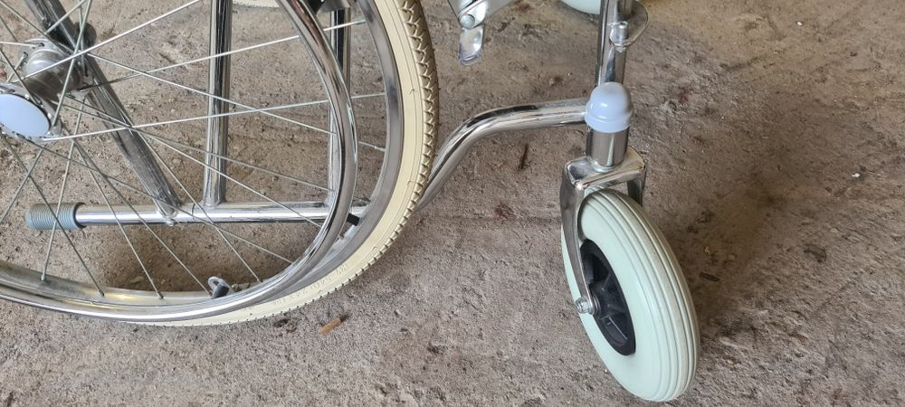 Инвалидная коляска