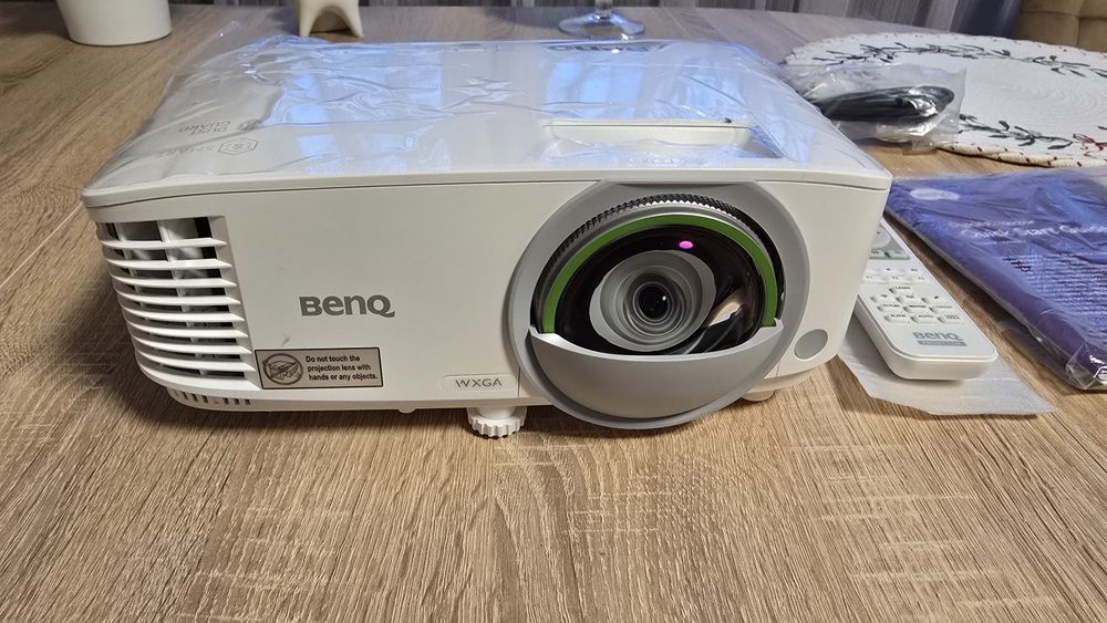 Benq  EW800ST Projektor KrótkoogniskowyProfesjonalny,Biznesowy