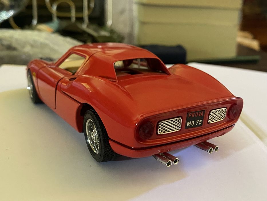 Ferrari 250 LM – Burago 1/24 (Made in Italy) – Excelente Estado