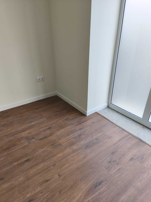 Instalação/Substituição de portas, rodapés e piso flutuante