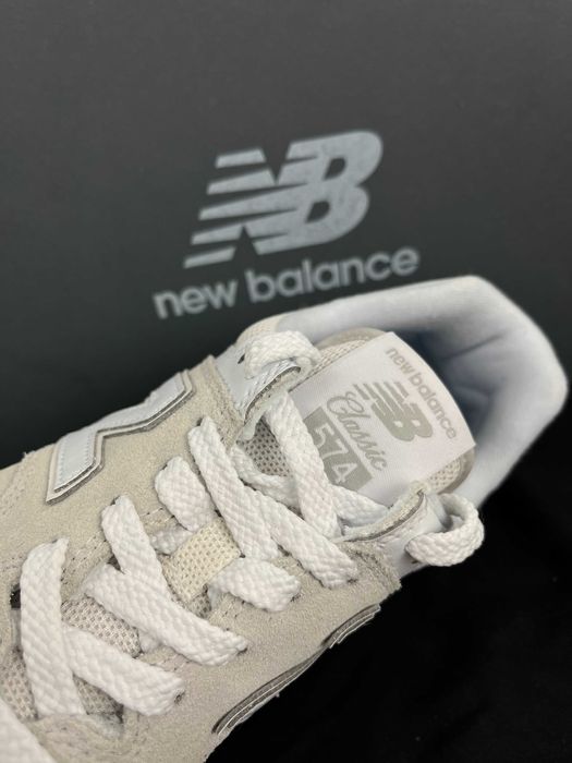 Sneakersy marki New Balance Biało-Beżowe Rozmiar 38 1/2