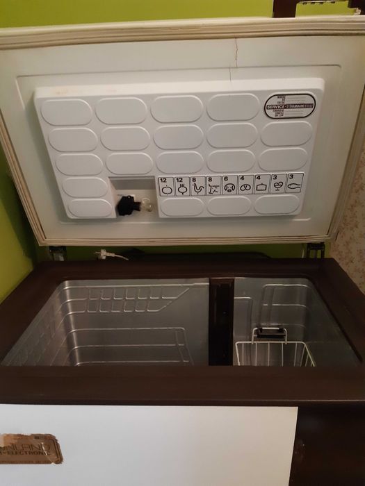 Niemiecka zamrażarka o poj. 200 ml. Aktualnie czynna. Bez uszkodzeń. Z 1987/8  roku. 2 koszyki w środku na wyposażeniu Odbiór osobisty