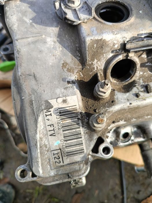 Голова двигун головка двигуна Toyota Avensis T25 D-4D 2.0 дизель