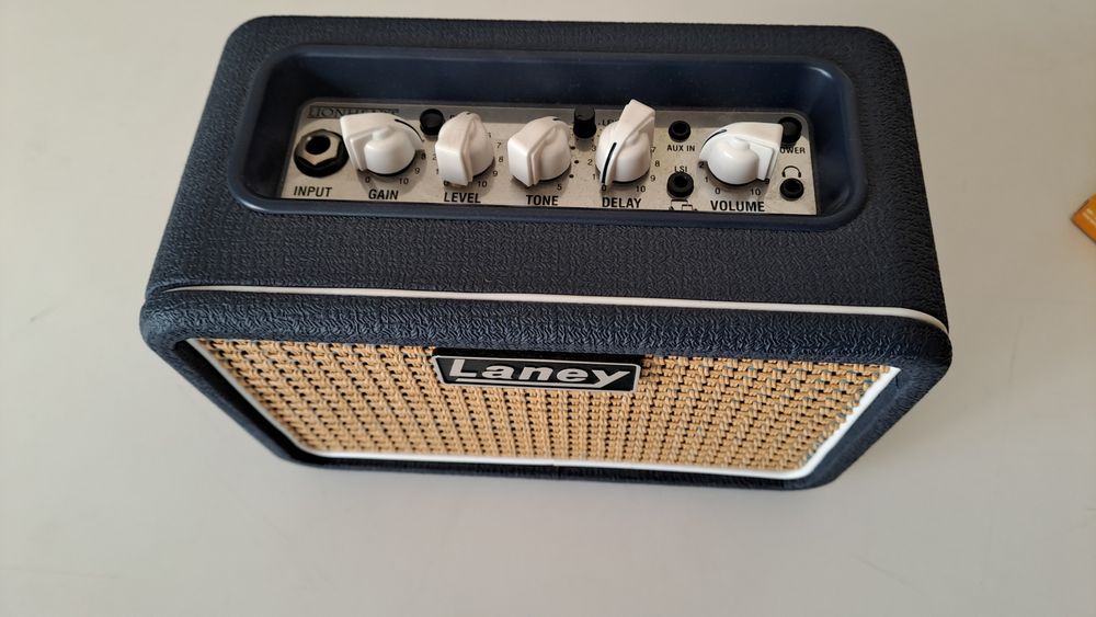 Amplificador Laney St Lion pilhas