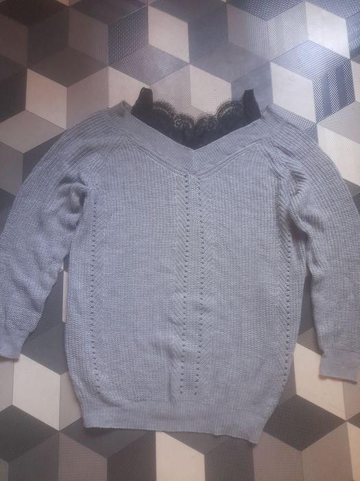 Sweter szary z koronką roz L