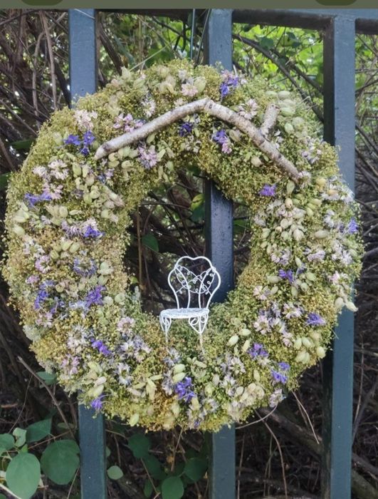 Wianek z krzesełkiem