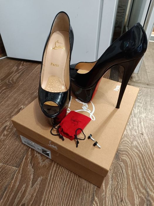 Christian Louboutin Patent Jamie 160