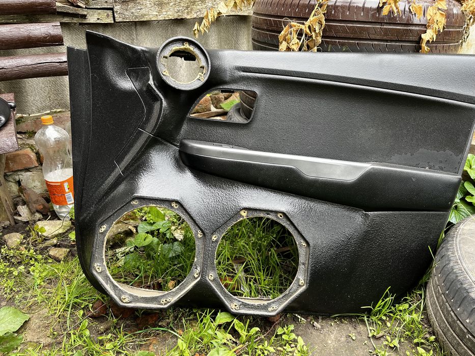 Продам дверные карты на Киа Рио 3 (2013) автозвук