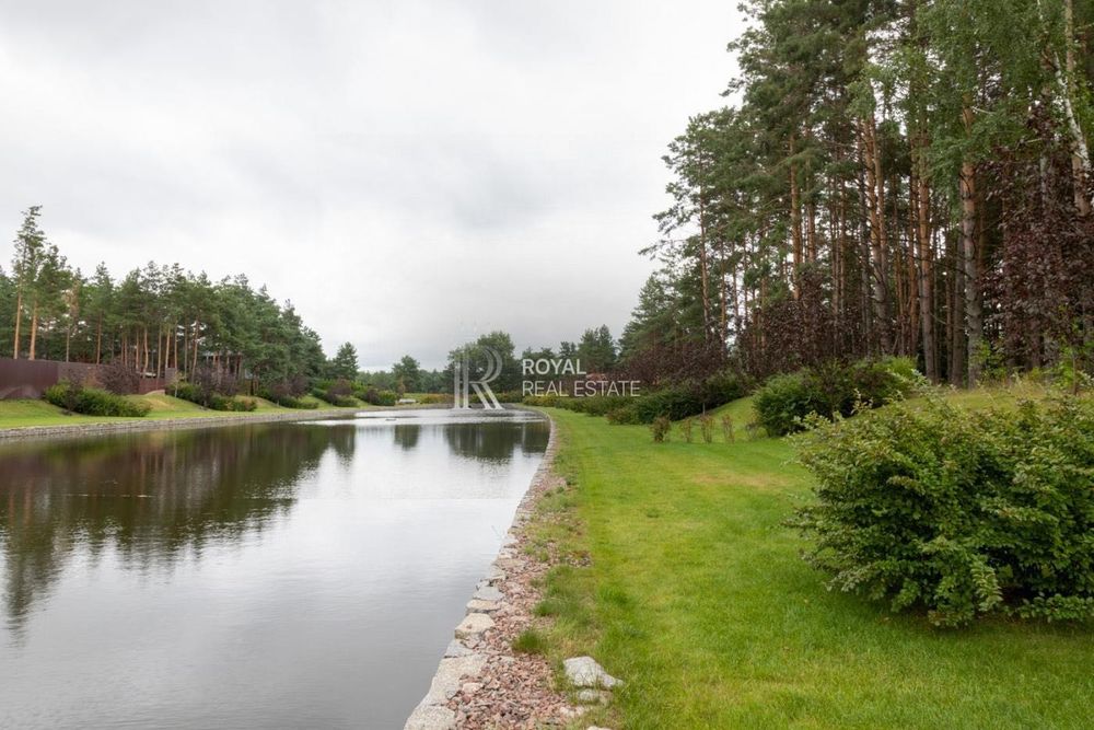 Продаж ділянки з 2 будинками КМ Riviera Village с. Лебедівка Паркінг