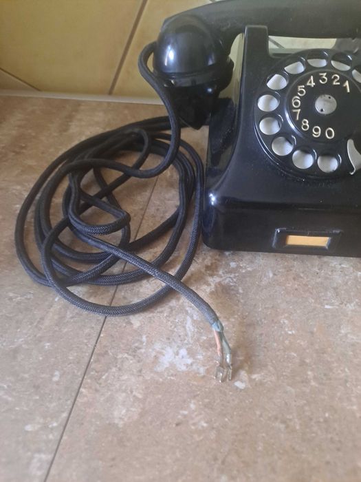 Stary, bakelitowy telefon z lat 60-tych RWT CB-49/B-A.
