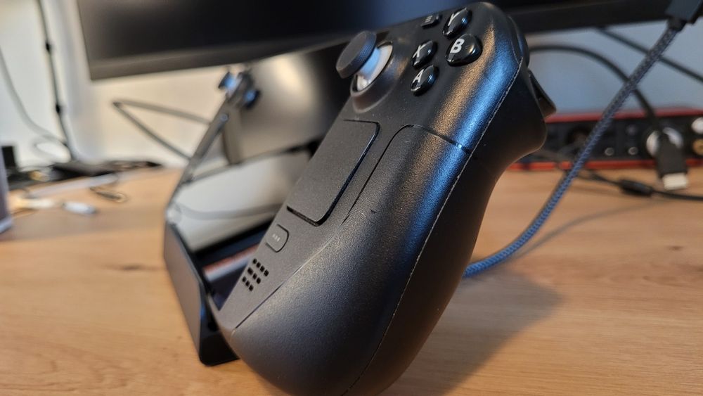 Steam Deck LCD 64 GB + Karta 512 GB + Stacja Dokująca iVanky + Pad 8BitDo