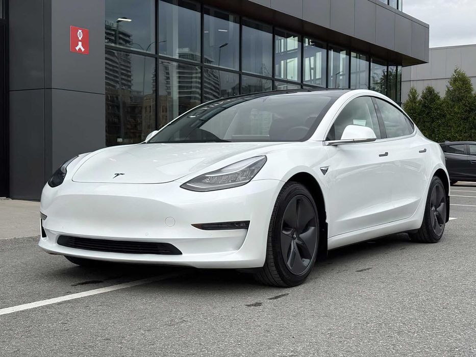 Tesla Model 3      2018