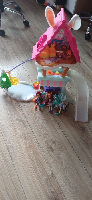 Zimowy domek entanchimals +laleczki