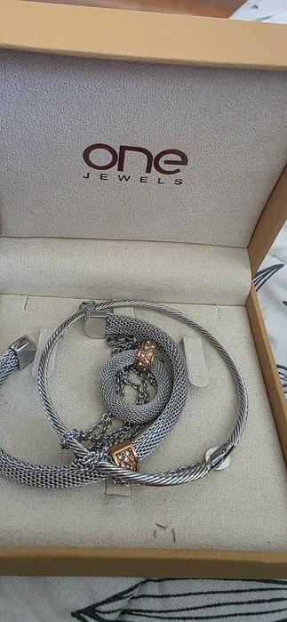 Conjunto ONE pulseiras e fio
