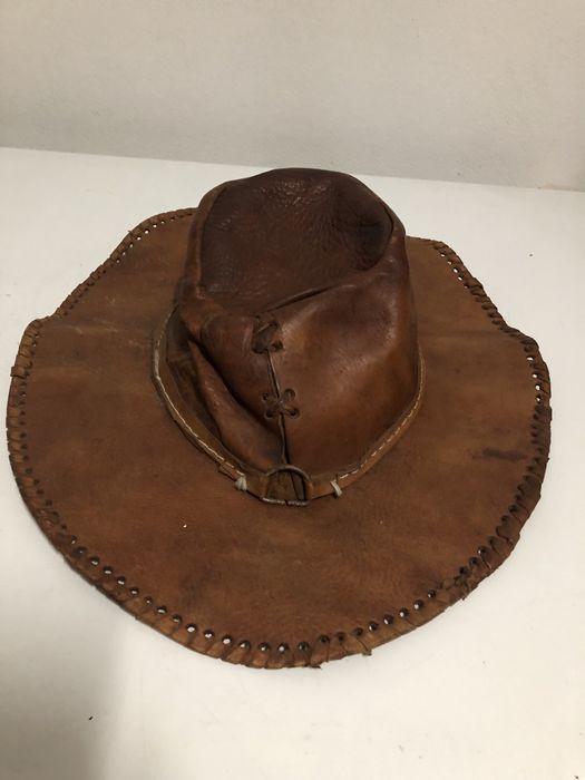 Chapéu antigo em couro