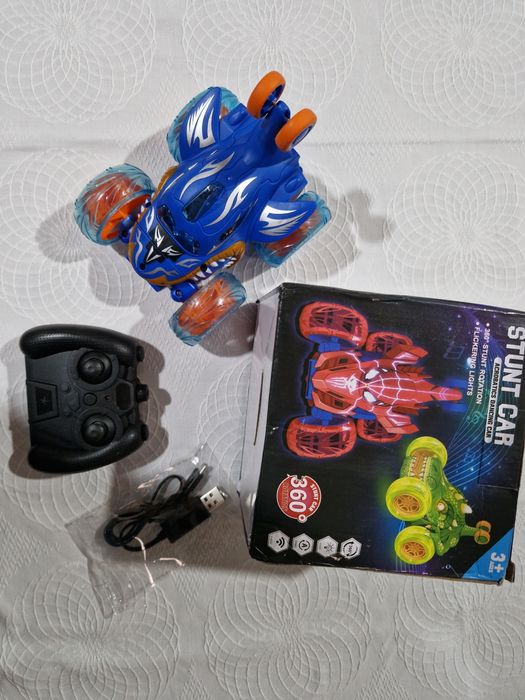 Carro multidirecional. Super divertido.  Novo