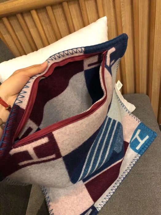 Плед с подушкой Hermes