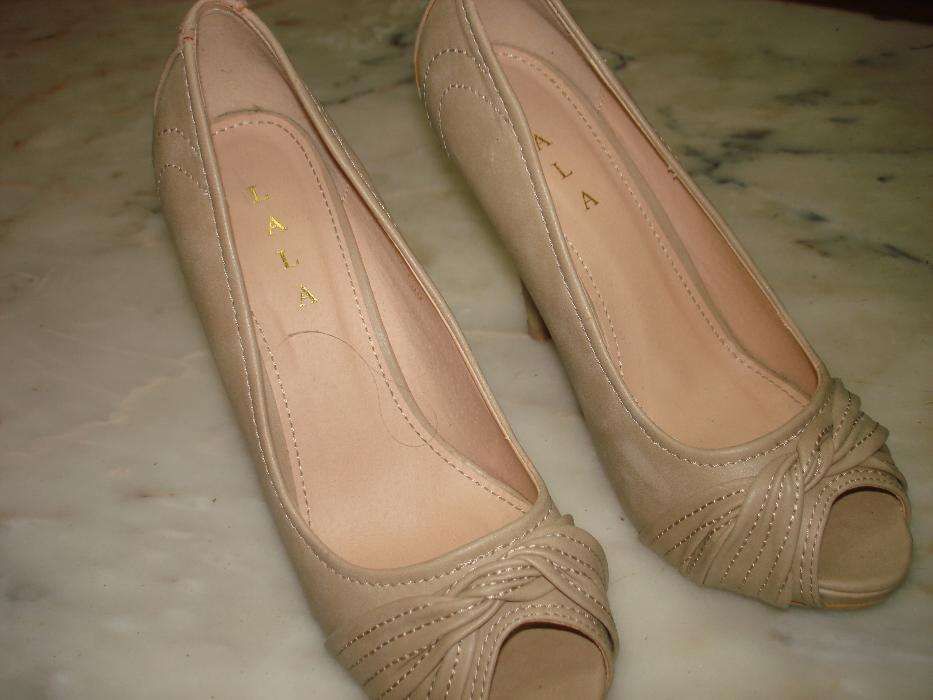 Sapatos abertos a muito bom preço