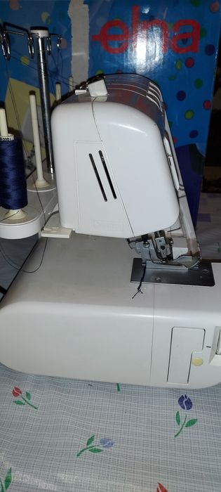 Máquina Corte e Cose (Overlock) Elna 614