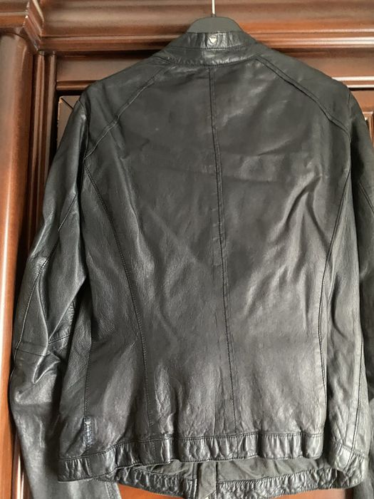 Продам кожаную куртку ARMANI