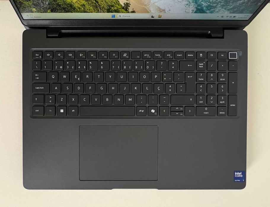 Portátil Dell Pro MAX 16 Ultra 7 64GB Memória RAM 1TB SSD Duas Gráficas (Nvidia RTX PRO 2000 8GB + Intel Arc 32GB) WIN 11 PRO