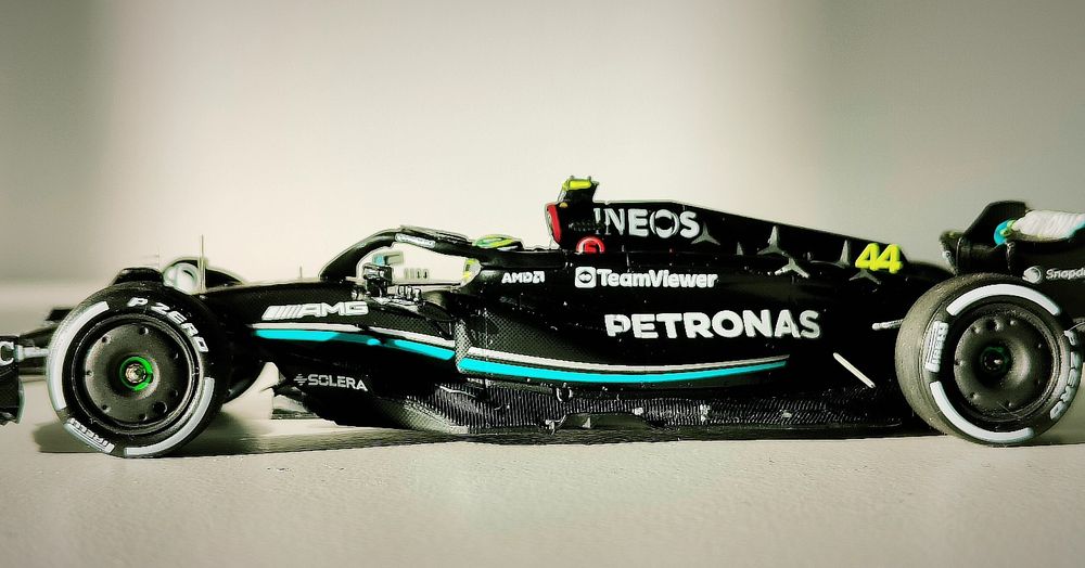 Mercedes F1 Spark S8561 Lewis Hamilton w skali 1:43 z 2023