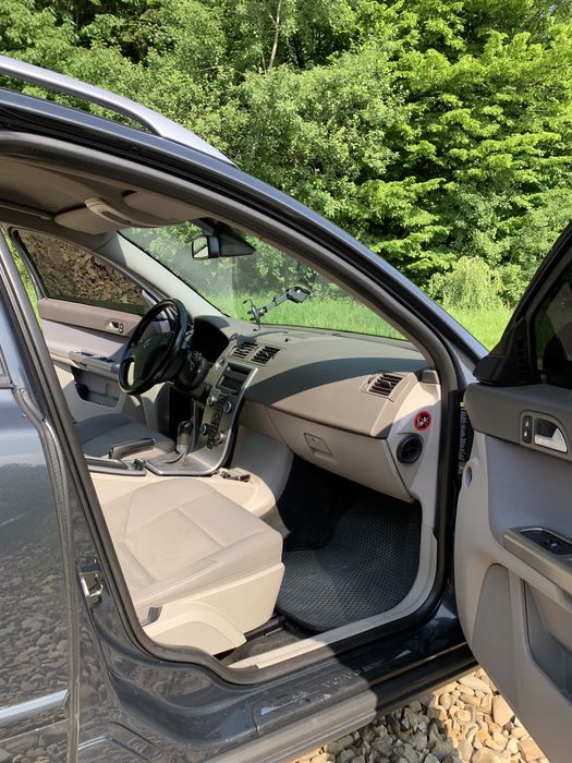 Вольво v50 2009 року випуску