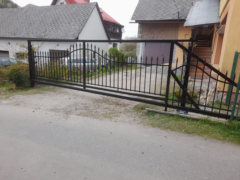 Bramy przesuwne i skrzydłowe