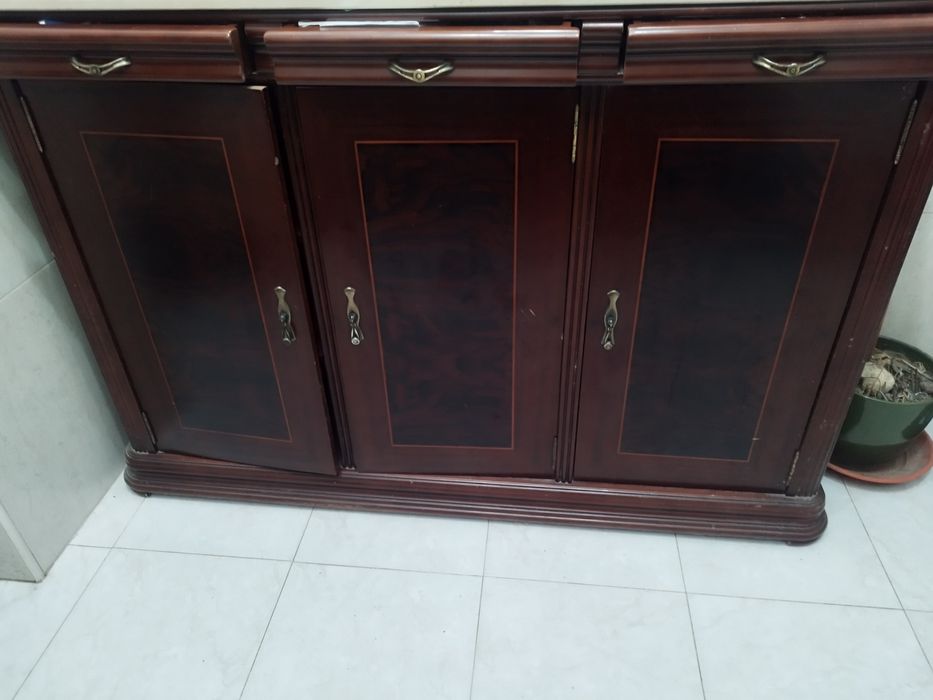 Sapateira para venda.