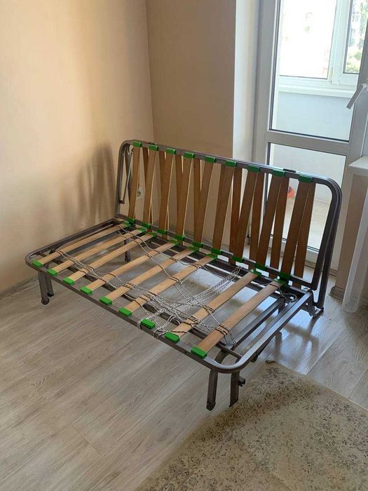 Диван на ламелях